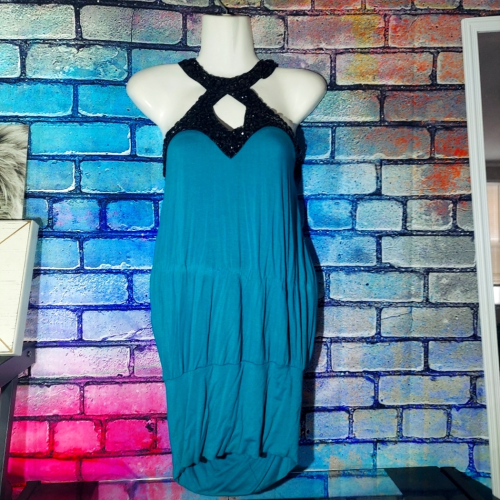 Arden B. Mini dress sexy . Pretty style . Stones size s . Aquablue color